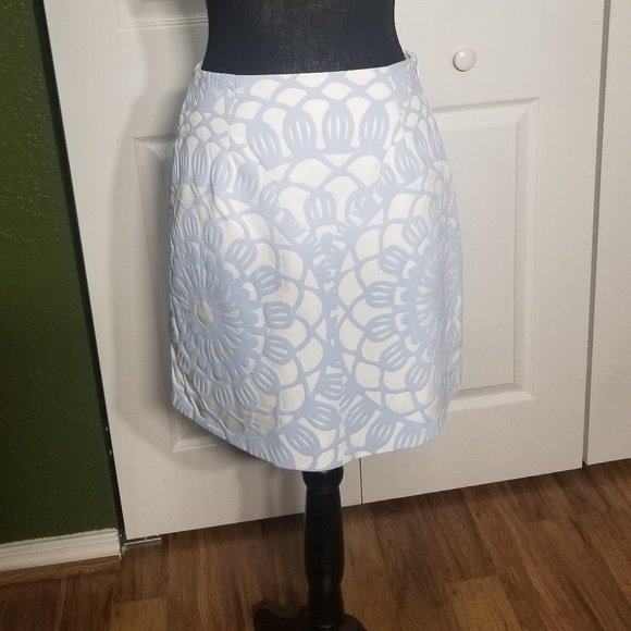Elegant & Unique Mini Skirt - Picture 1 of 4